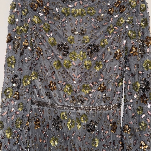 NWT | Mac Duggal 5571 Coal Long Sleeve V Neck Midi Dress
Size 4 - Picture 11 of 13